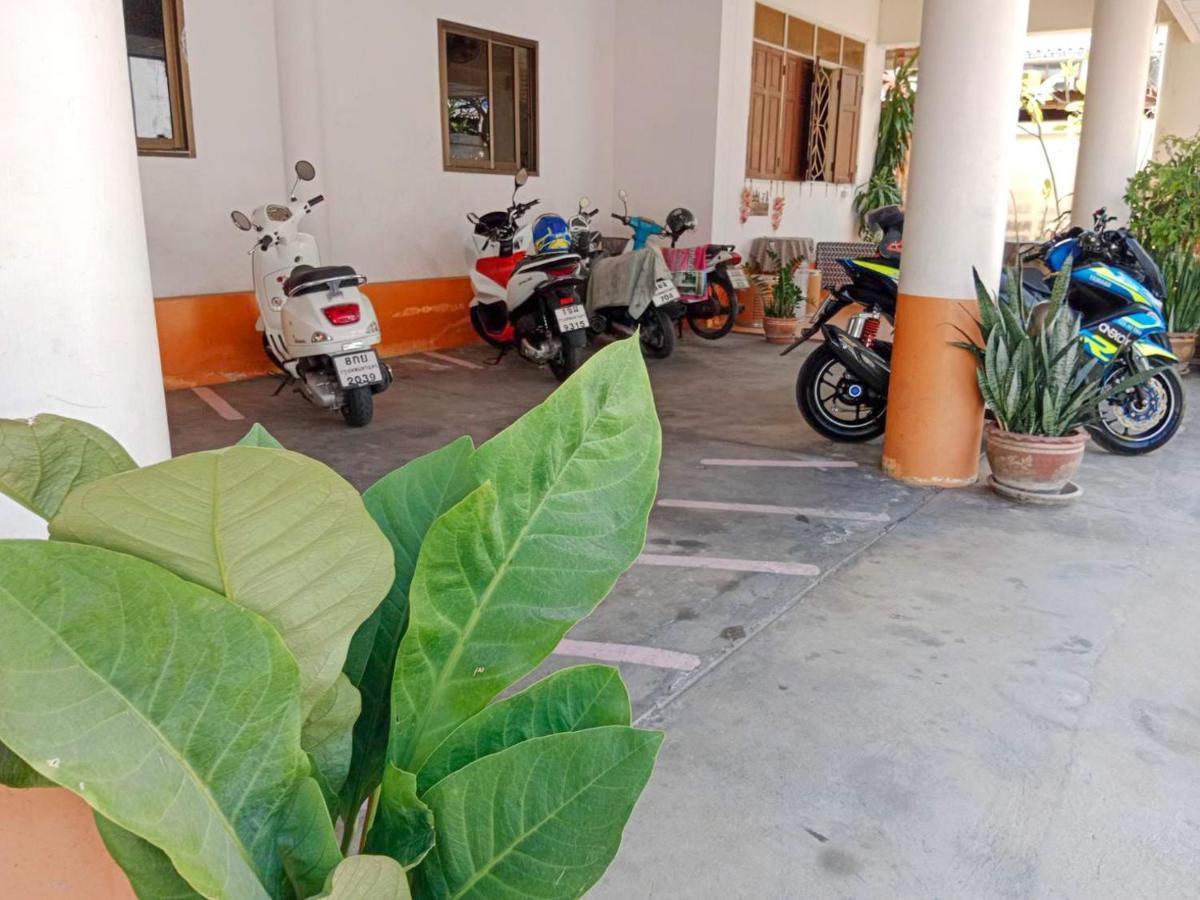 Pangsapuri Free 1 Set Breakfast If Book 48h Before Check In Time2 No Dog Pls No Breakfast On Sunday 10min Taxi Airport Train 2min Walk 7-11 Bangkok